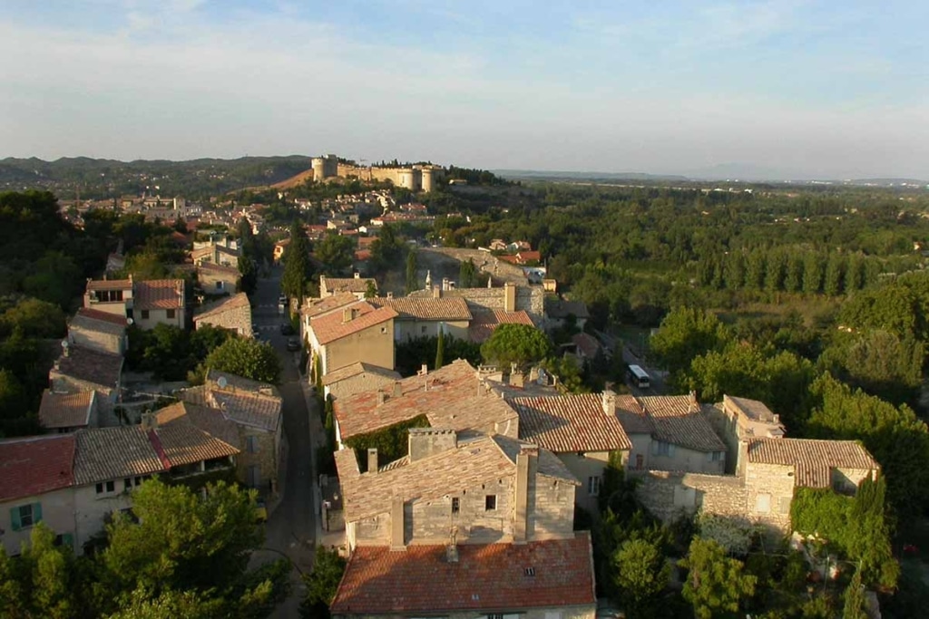 vue aérienne de la ville de villeneuve les avignon