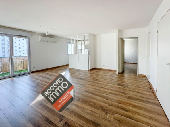 pièce de vie donnat sur balcon