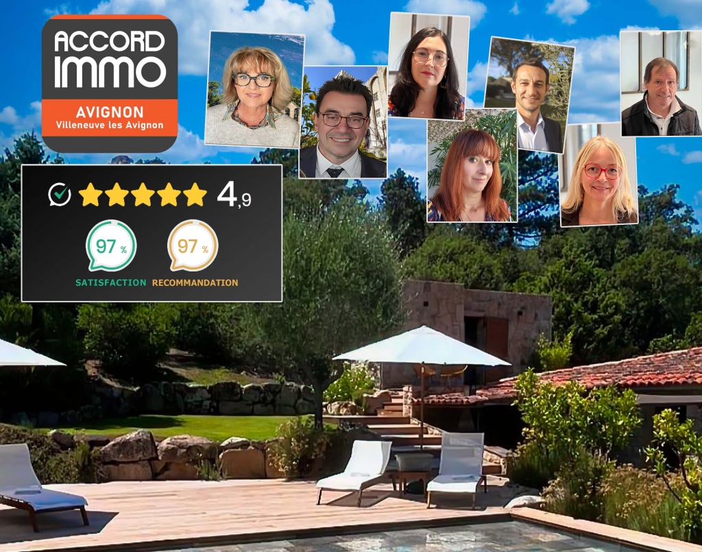 Présentation de l'équipe de l'agence immobilière située à Villeneuve les avignon, avec en arrière-plan une piscine et un espace extérieur paysager
