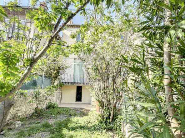 vue du fond de jardin d'un appartement T3 en vente au quartier St Ruf Avignon
