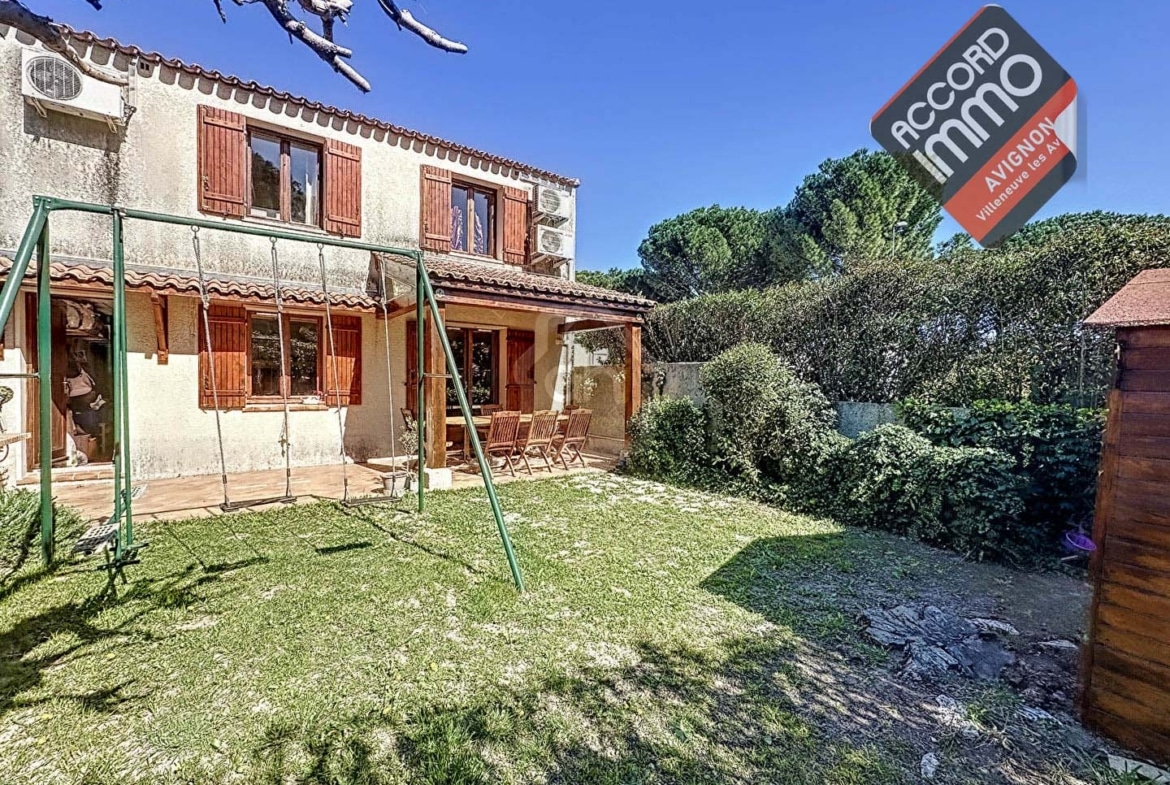 vue de la maison depuis le fond du jardin