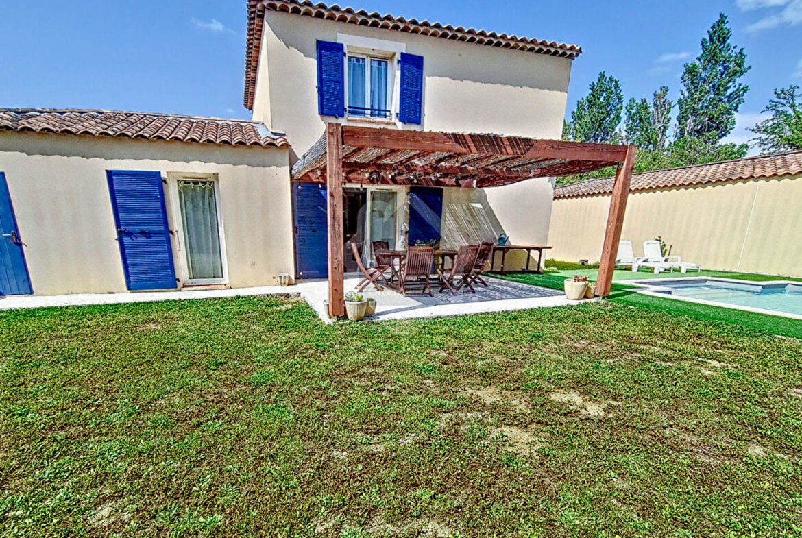 Villa Contemporaine Avec Piscine Vendre Mori res Les Avignon 