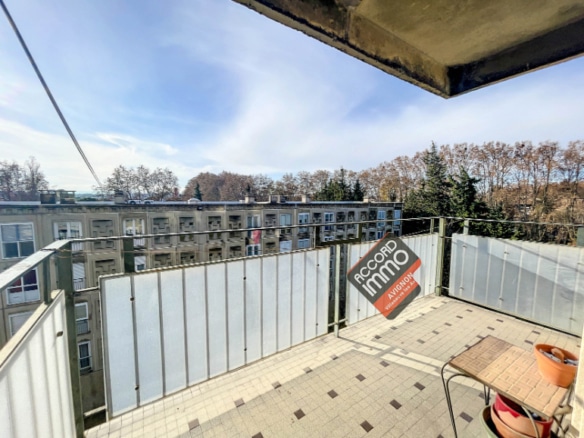 Balcon exposé au sud pour cet appartement t3 en vente Avignon