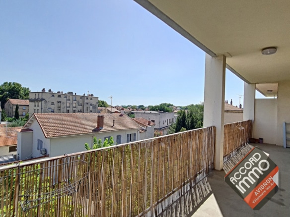 balcon couvert plein sud avec vue dégagée