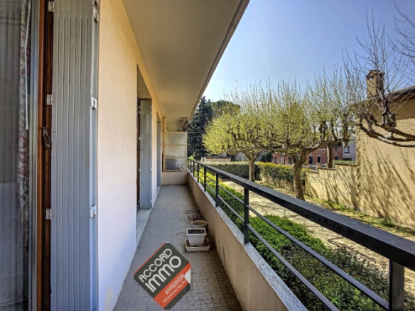 vue depuis le salon avec vue sur le jardin