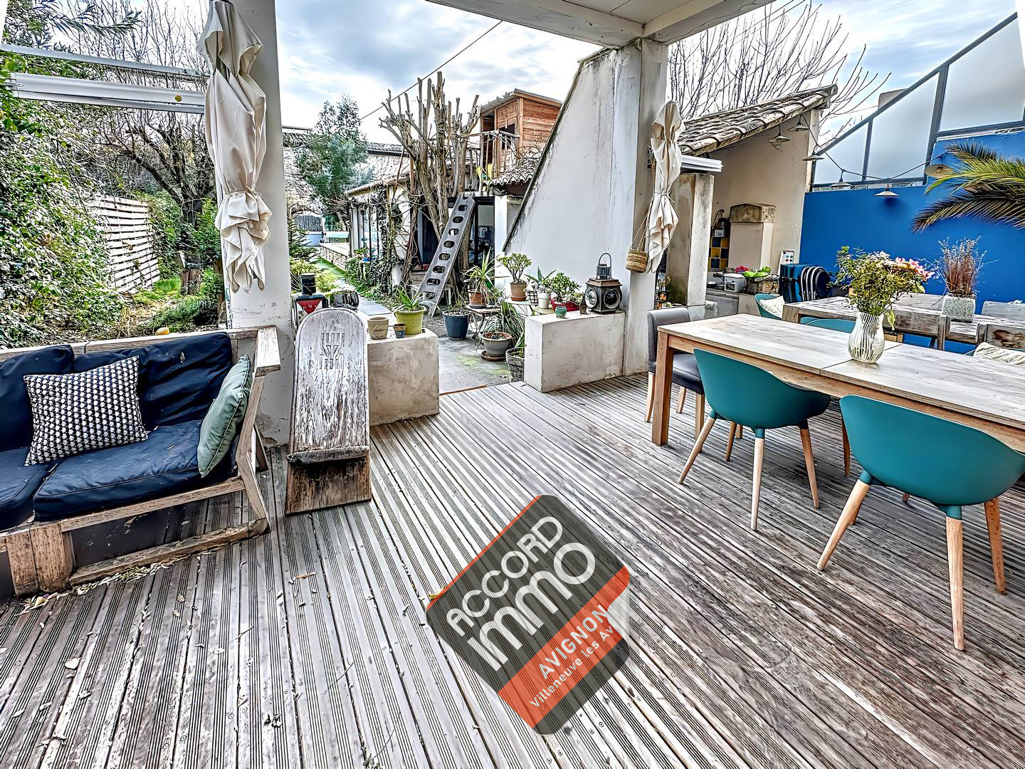 terrasse en bois d'une maison a la vente proposé par l'agence immobilière d'avignon ACCORD IMMO