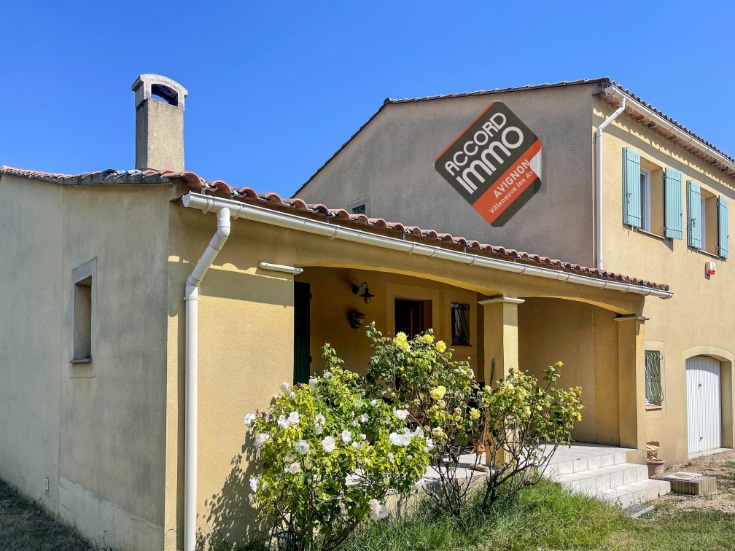 facade avec vue sur la terrasse