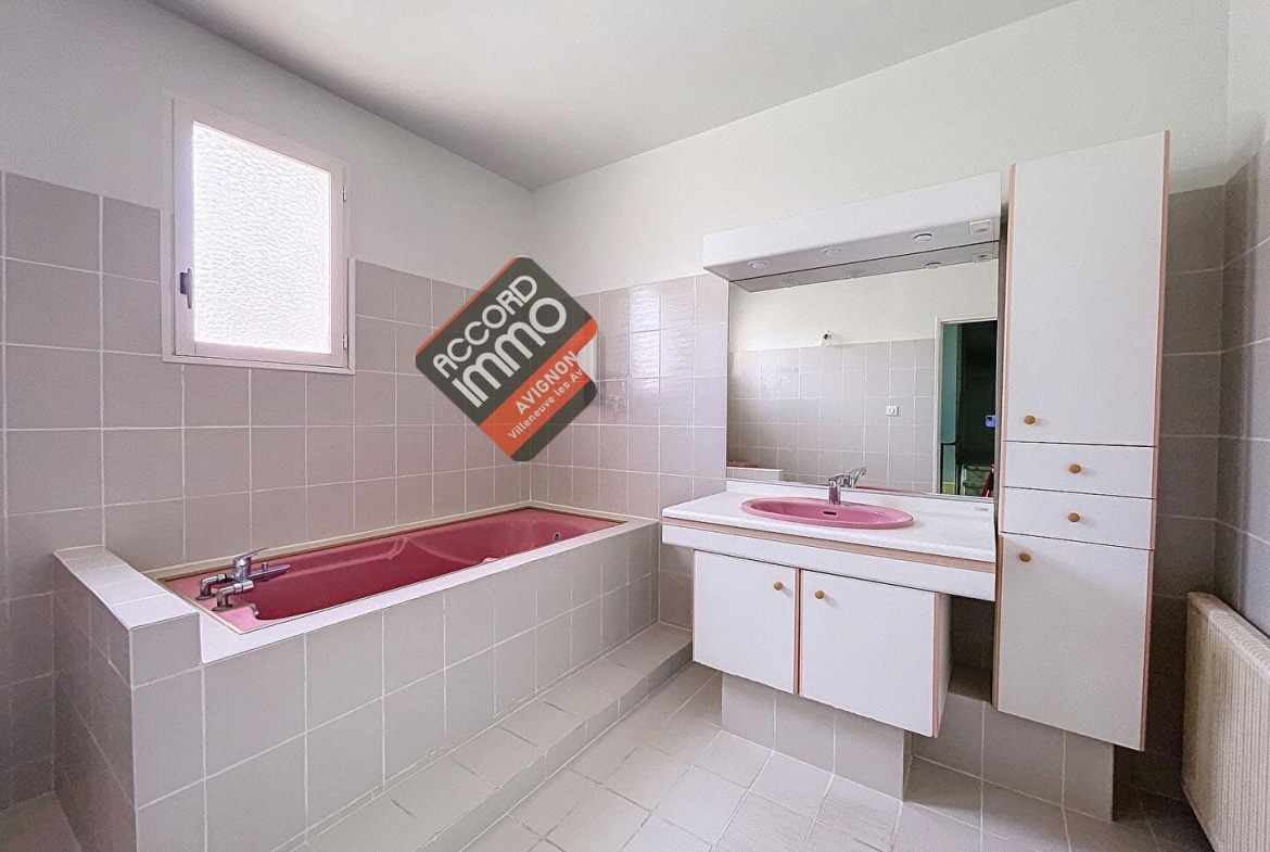 Baignoire de la salle de bain.