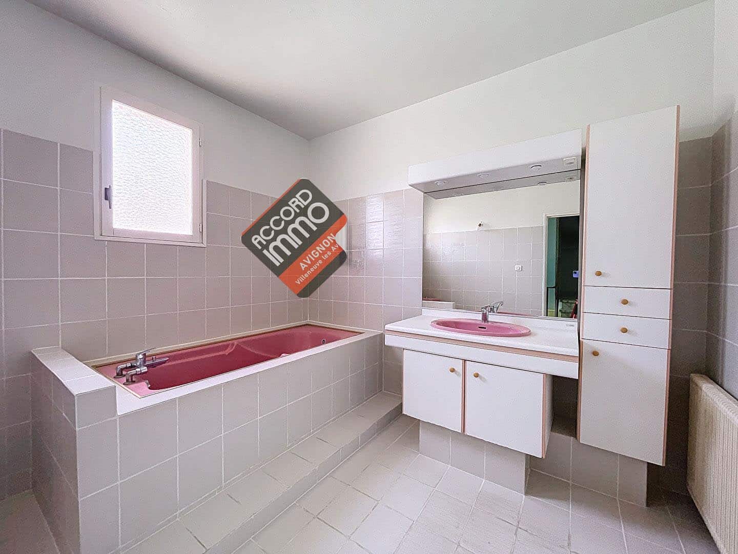 Baignoire de la salle de bain.