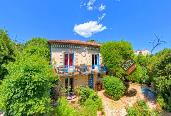 Façade extérieure depuis le jardin.