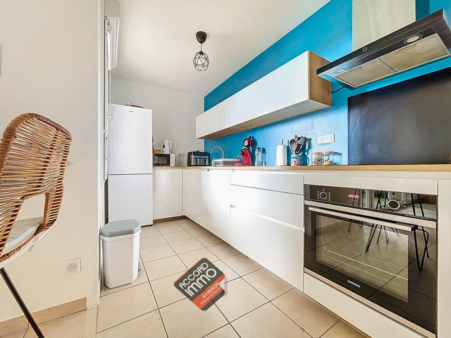 Cuisine moderne et fonctionnelle dans un appartement T3 en vente au Pontet avec terrasse et piscine