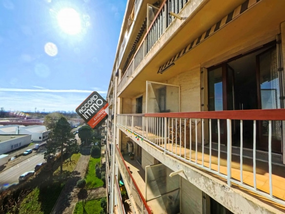 Appartement T4 en vente à Avignon avec balcon et ascenseur avec une vue dégagée