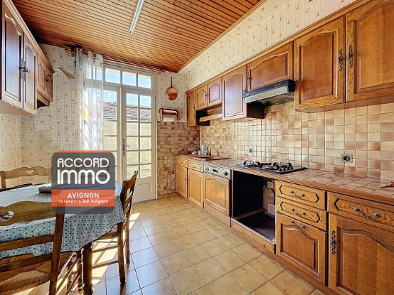 Cuisine indépendante équipée d’une maison de plain-pied en vente à Avignon, proche des Rotondes