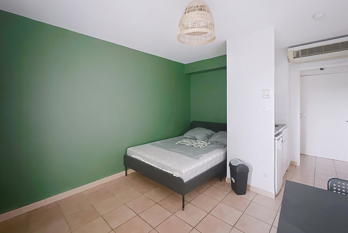 Studio en vente à Avignon quartier Préfecture, avec coin chambre, cuisine équipée et ascenseur