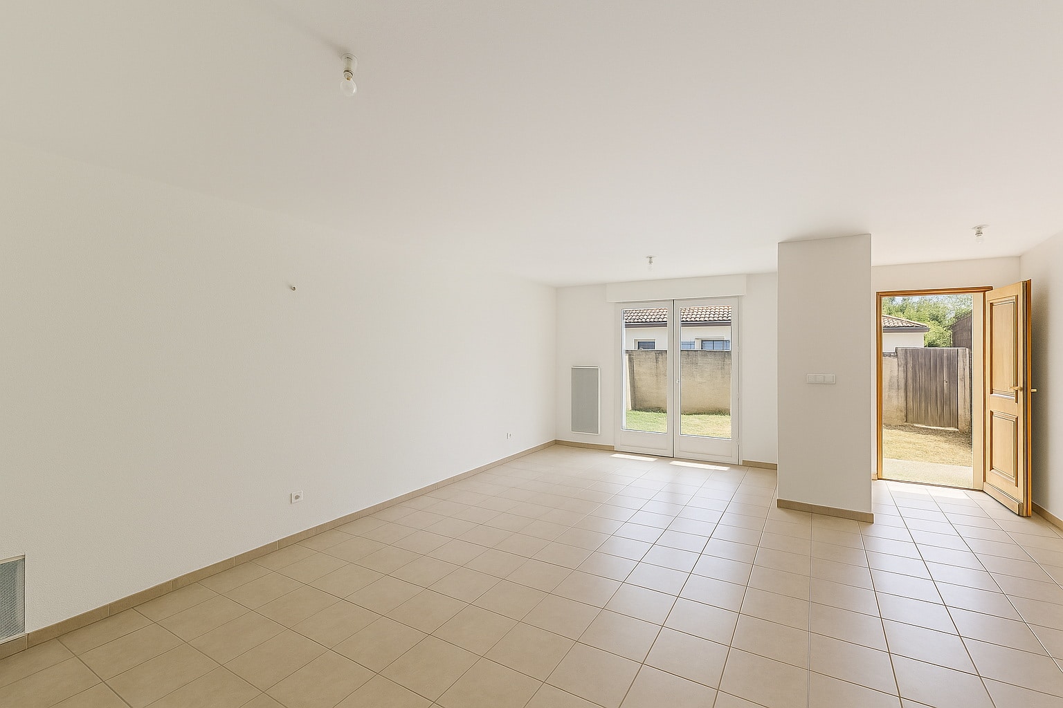 Cuisine equipee moderne dans maison 3 chambres a vendre a Montfavet pres Avignon