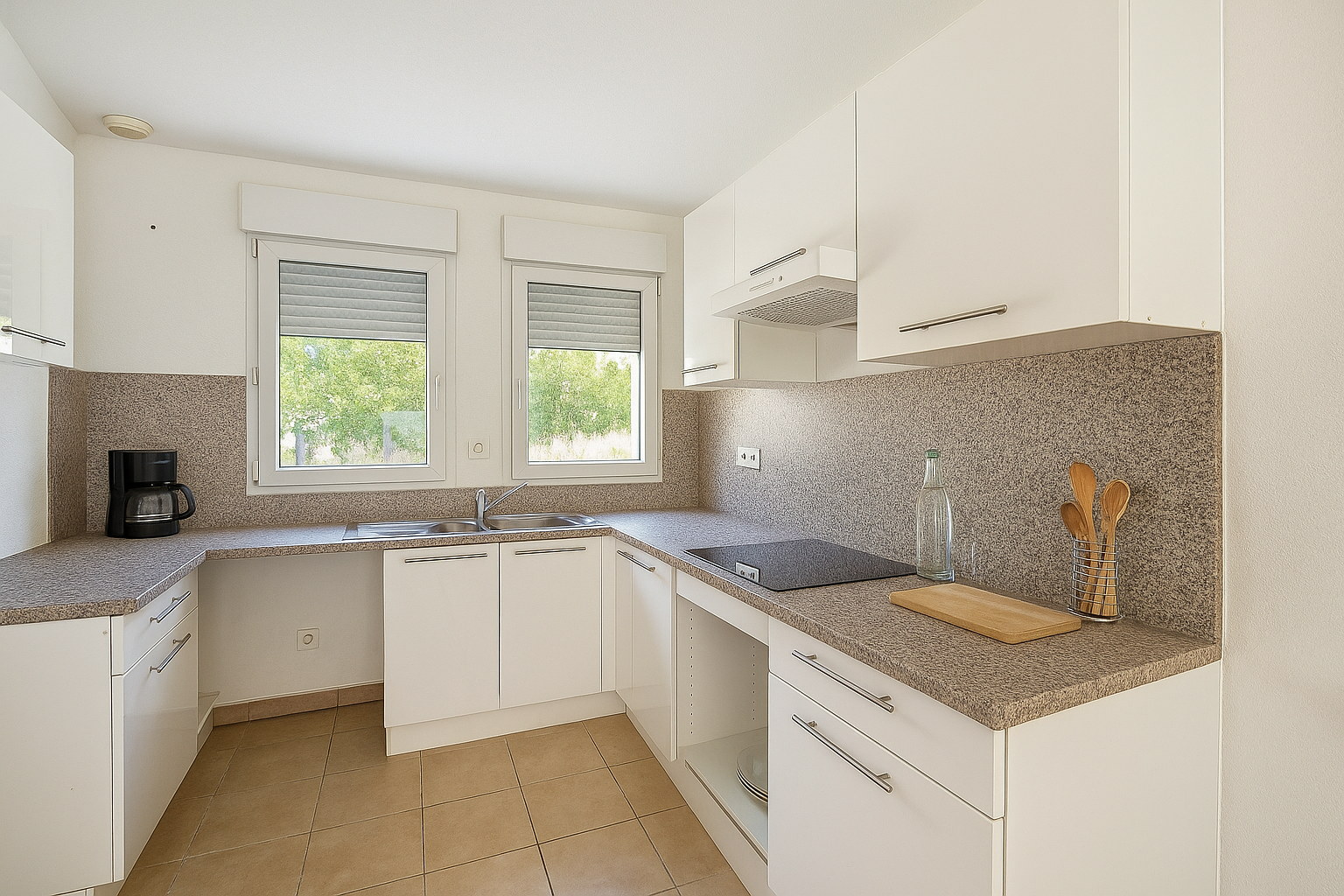 Cuisine equipee moderne dans maison 3 chambres a vendre a Montfavet pres Avignon