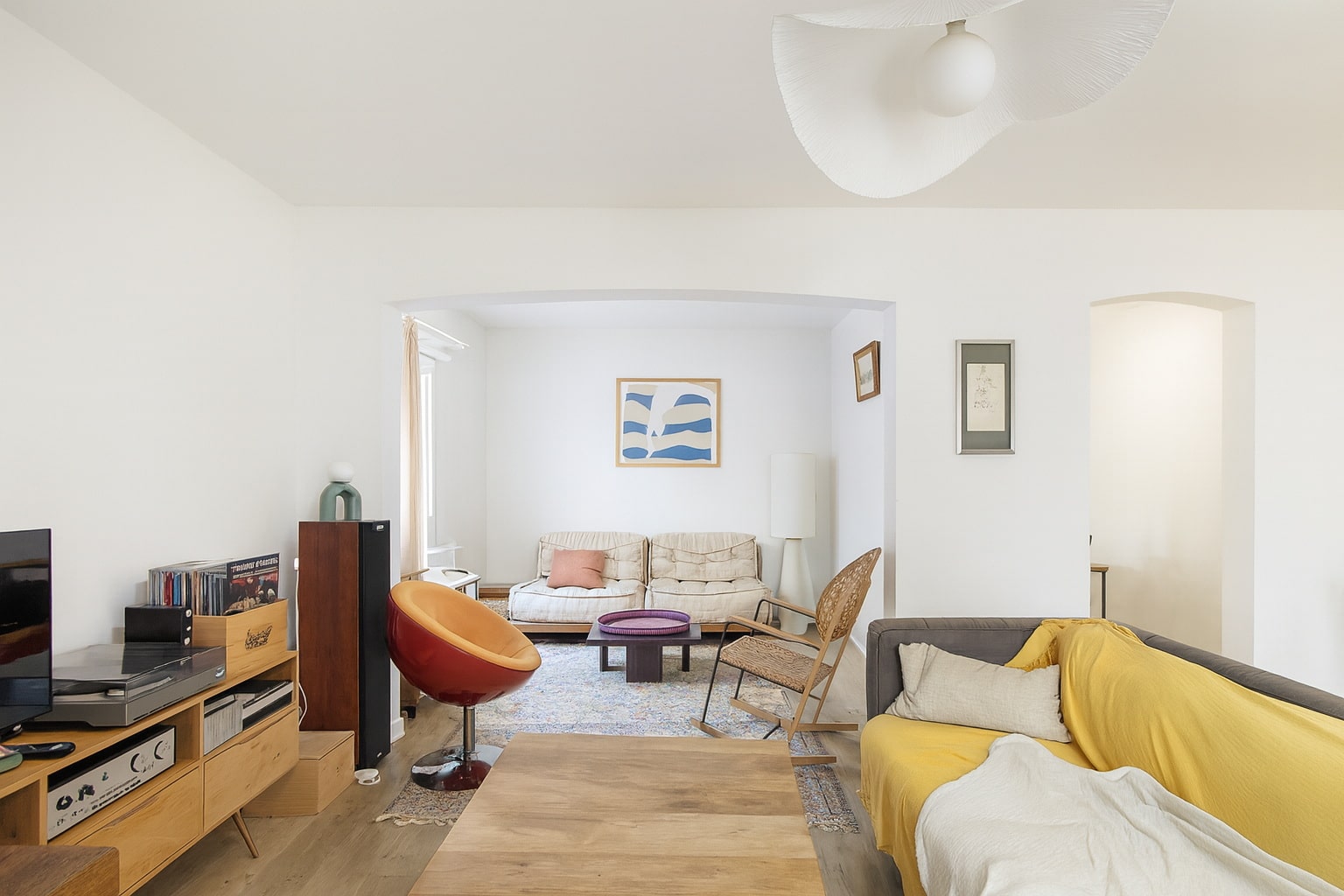 Salon spacieux lumineux appartement T3 rez de jardin Prefecture Avignon avec acces direct terrasse et parking