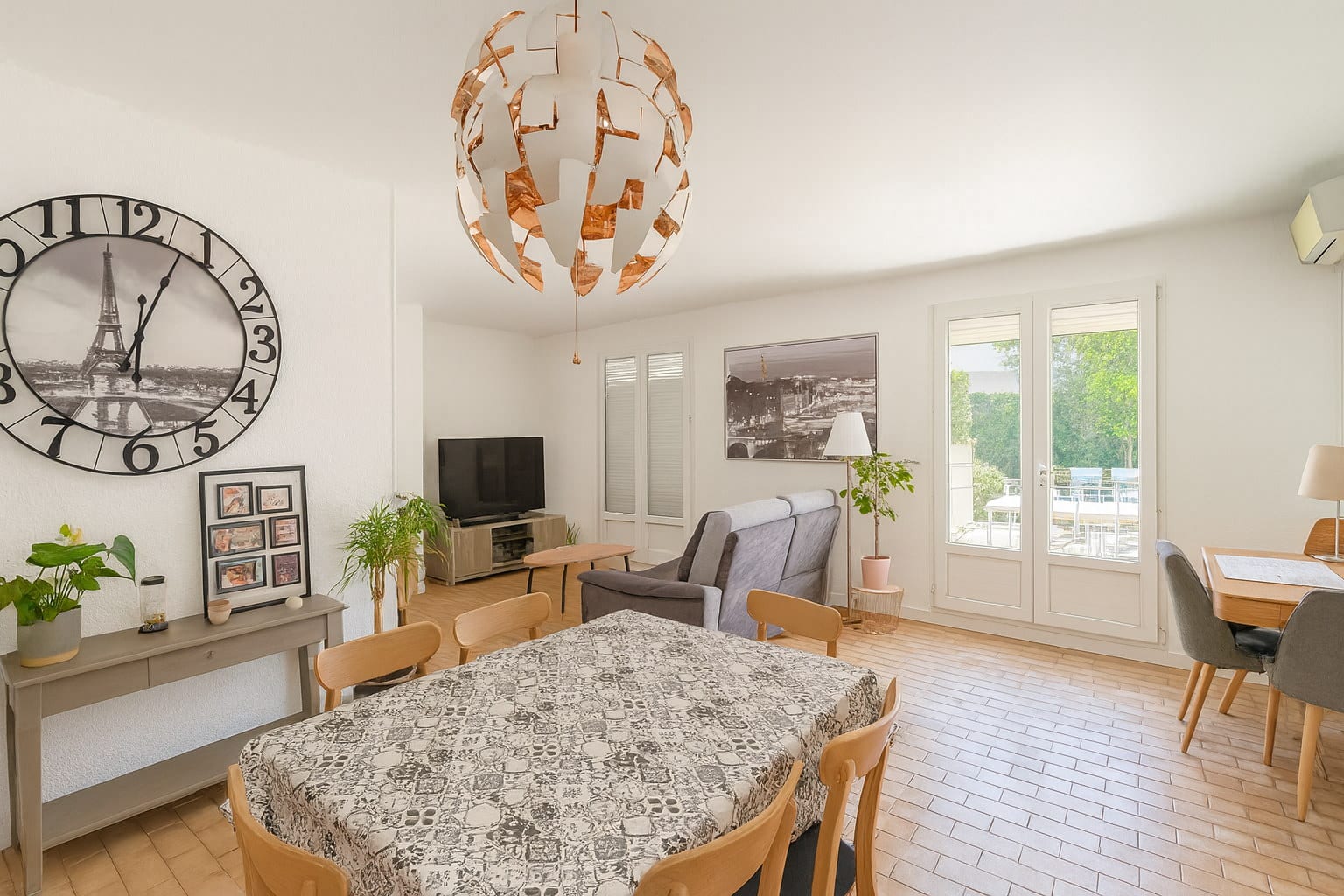 Séjour spacieux et lumineux d’une maison en vente à Avignon Pont des 2 Eaux
