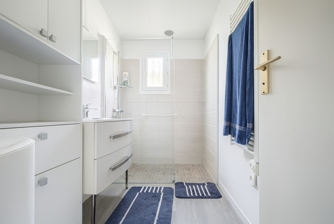 salle de bain maison plain pied isle sur sorgue avec douche italienne