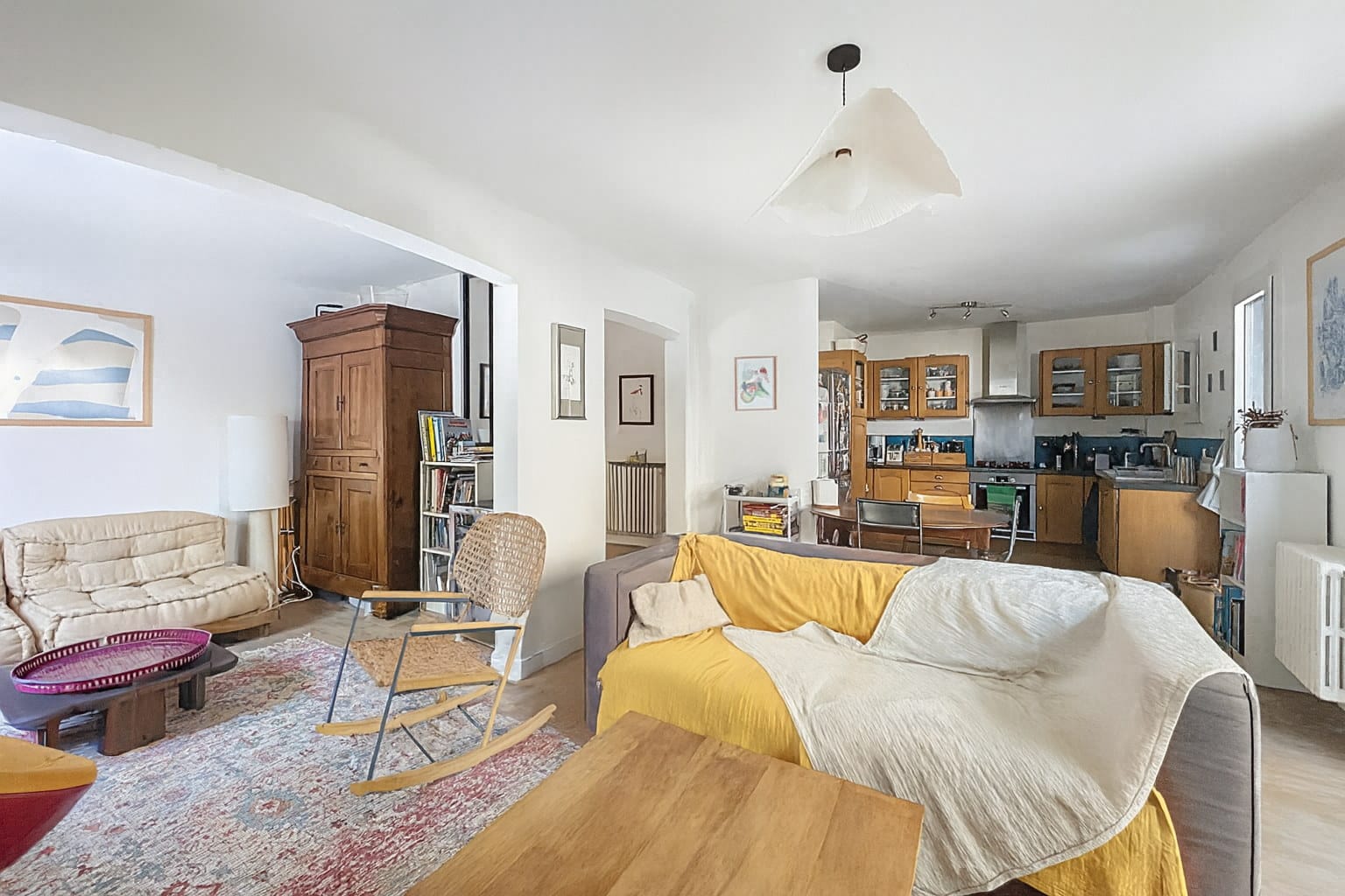 Sejour et espace repas appartement T3 a vendre rez de jardin Prefecture Avignon avec parking prive