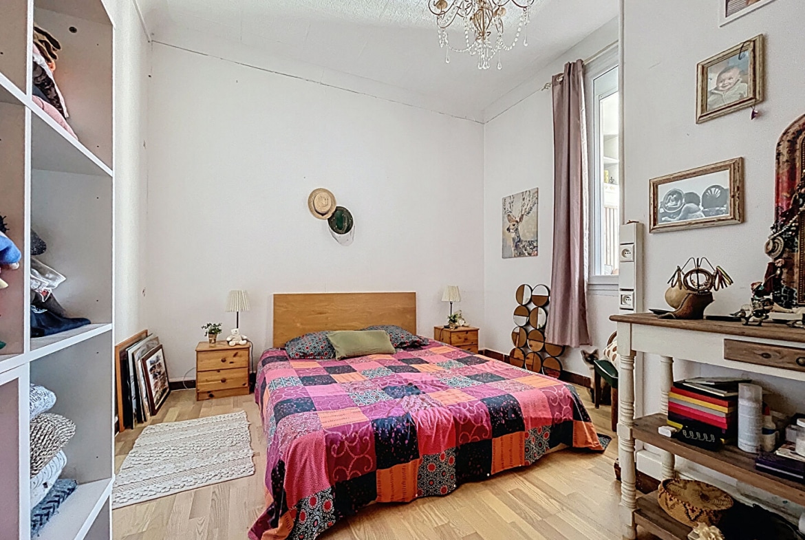 Chambre spacieuse avec lit double dans un appartement T4 du quartier de la Préfecture à Avignon