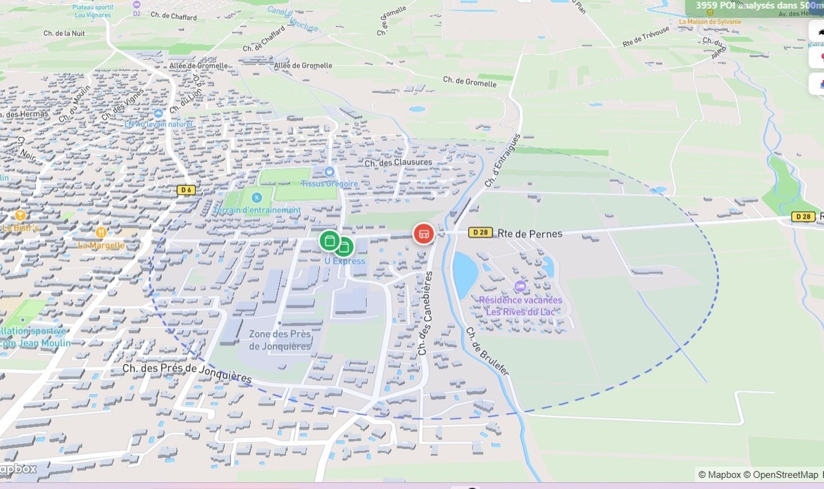 Vue aérienne cartographique du quartier de Saint-Saturnin-lès-Avignon montrant les rues, zones résidentielles et commerces environnants. Le plan indique la Route de Pernes