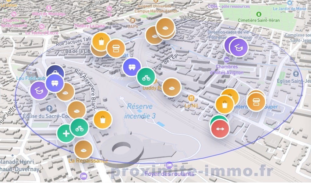 Carte de proximité en vue 3D isométrique centrée sur le quartier d'Avignon, avec un périmètre elliptique bleu délimitant la zone de chalandise autour du bien. Des pictogrammes colorés indiquent la présence de boulangeries, commerces, transports en commun, pistes cyclables, équipements sportifs et établissements scolaires dans un rayon rapproché, avec mention du campus universitaire Hannah Arendt et de l'Église du Sacré-Cœur.