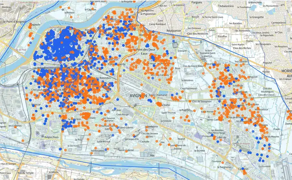 Ventes 2021-2025 à Avignon : appartements en bleu, maisons en orange.