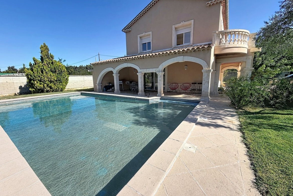 Maison 6 pièces 166 m² · à Villeneuve-lès-Avignon · 166 m² · 490 000 €